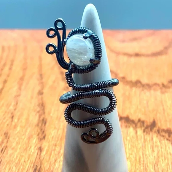 Very unique sterling silver and rhodium plated rainbow moonstone ring size 8 🦋 - Picture 2 of 7